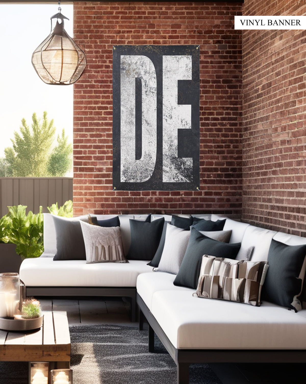 "Elegant Delaware Heritage Vinyl Banner: Weather-resistant 'DE' design, blending seamlessly with any decor style."