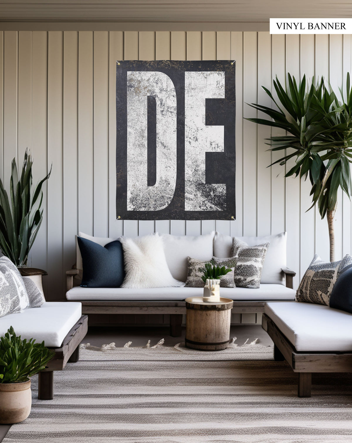 "Sophisticated 'DE' Delaware Banner: White on black vinyl, perfect for showcasing Delaware's heritage indoors or outdoors."